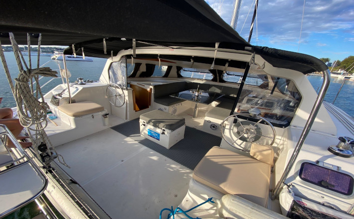 Lulu-Saloon-and-cockpit-1